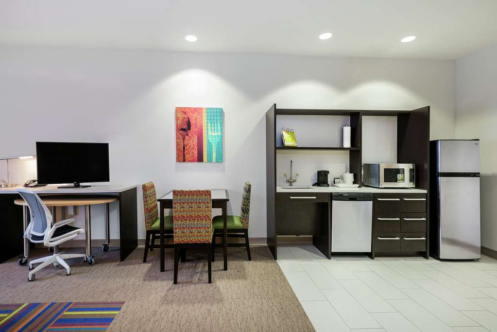 Фото Home2 Suites by Hilton Austin Airport