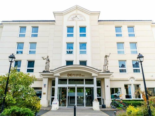 Гостиница Mercure Château Fontainebleau Demeures de Campagne в Мелёне