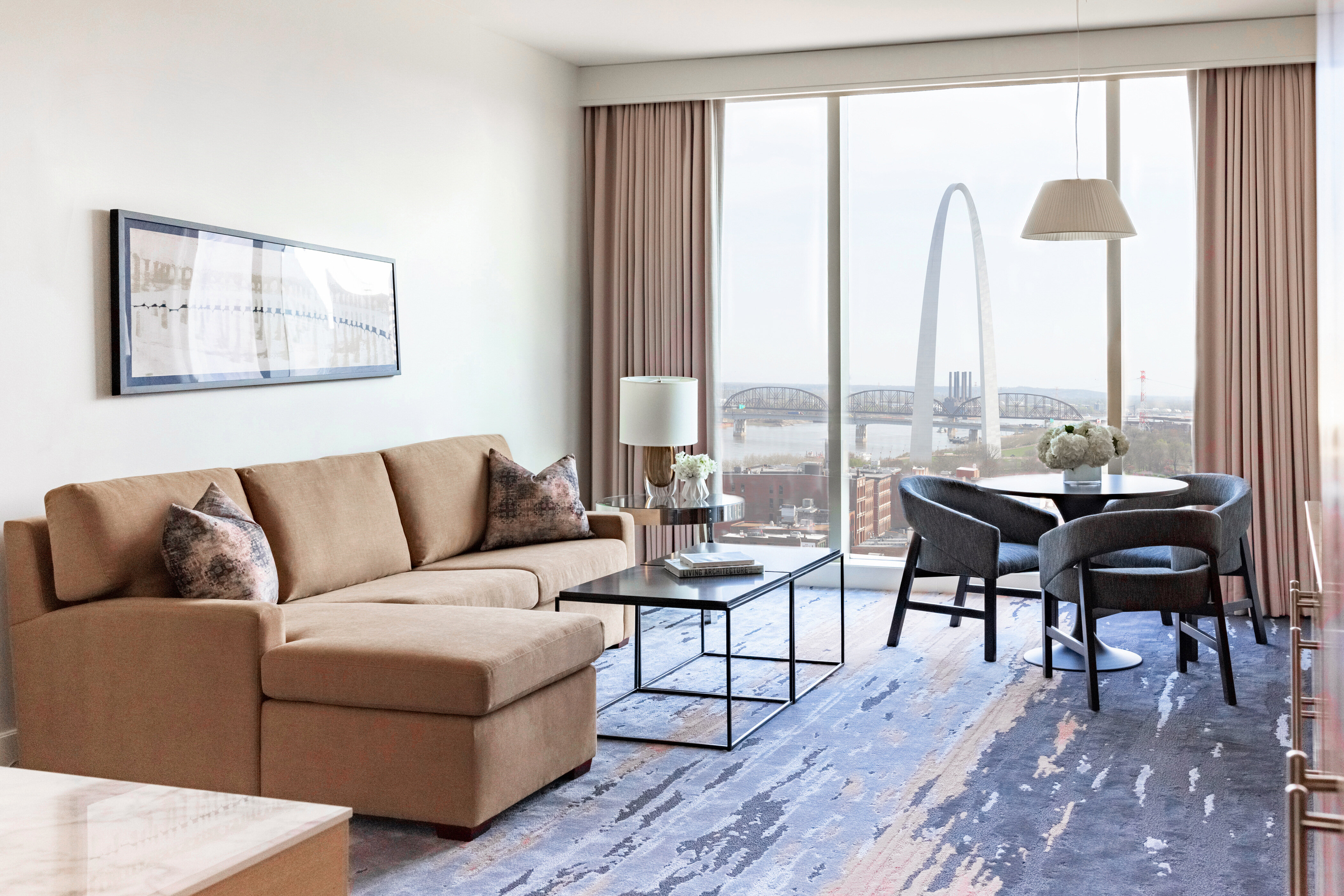 Фото Four Seasons Hotel St Louis