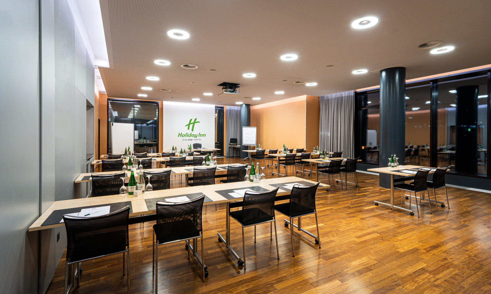 Фото Holiday Inn Zurich - Messe by Ihg