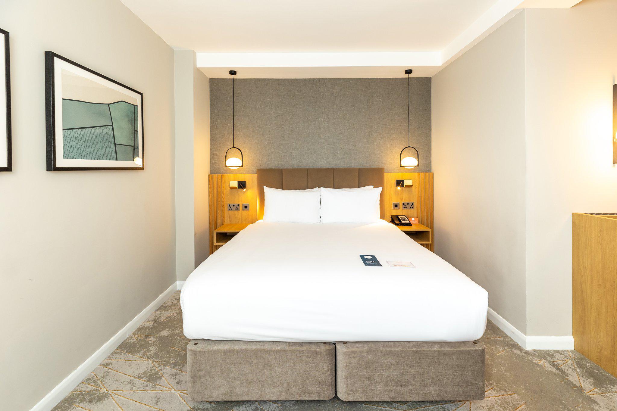Фото Crowne Plaza London - Gatwick Airport