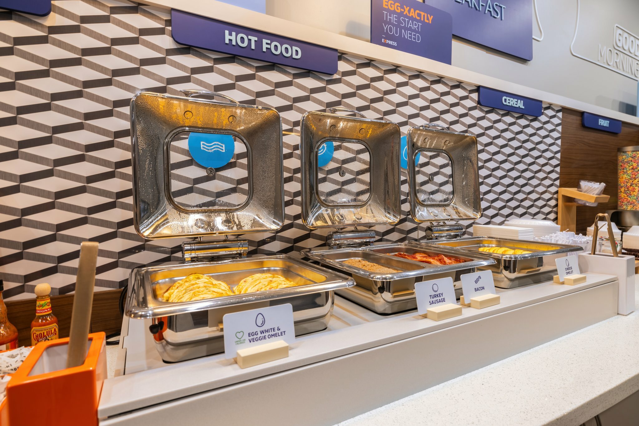 Фото Holiday Inn Express and Suites Kansas City Airport, an Ihg Hotel