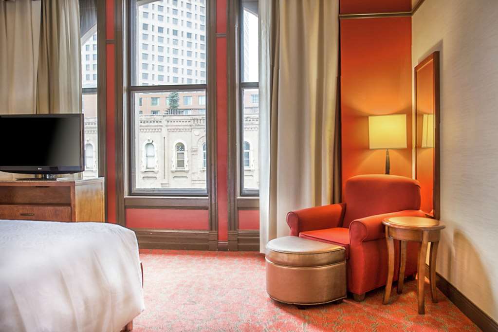 Фото Hilton Garden Inn Milwaukee Downtown