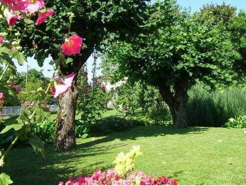 Гостиница Hôtel Les Pavillons du Golf в Эвиан-ле-Бене