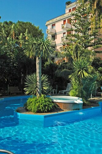 Гостиница Reginna Palace Hotel в Майори