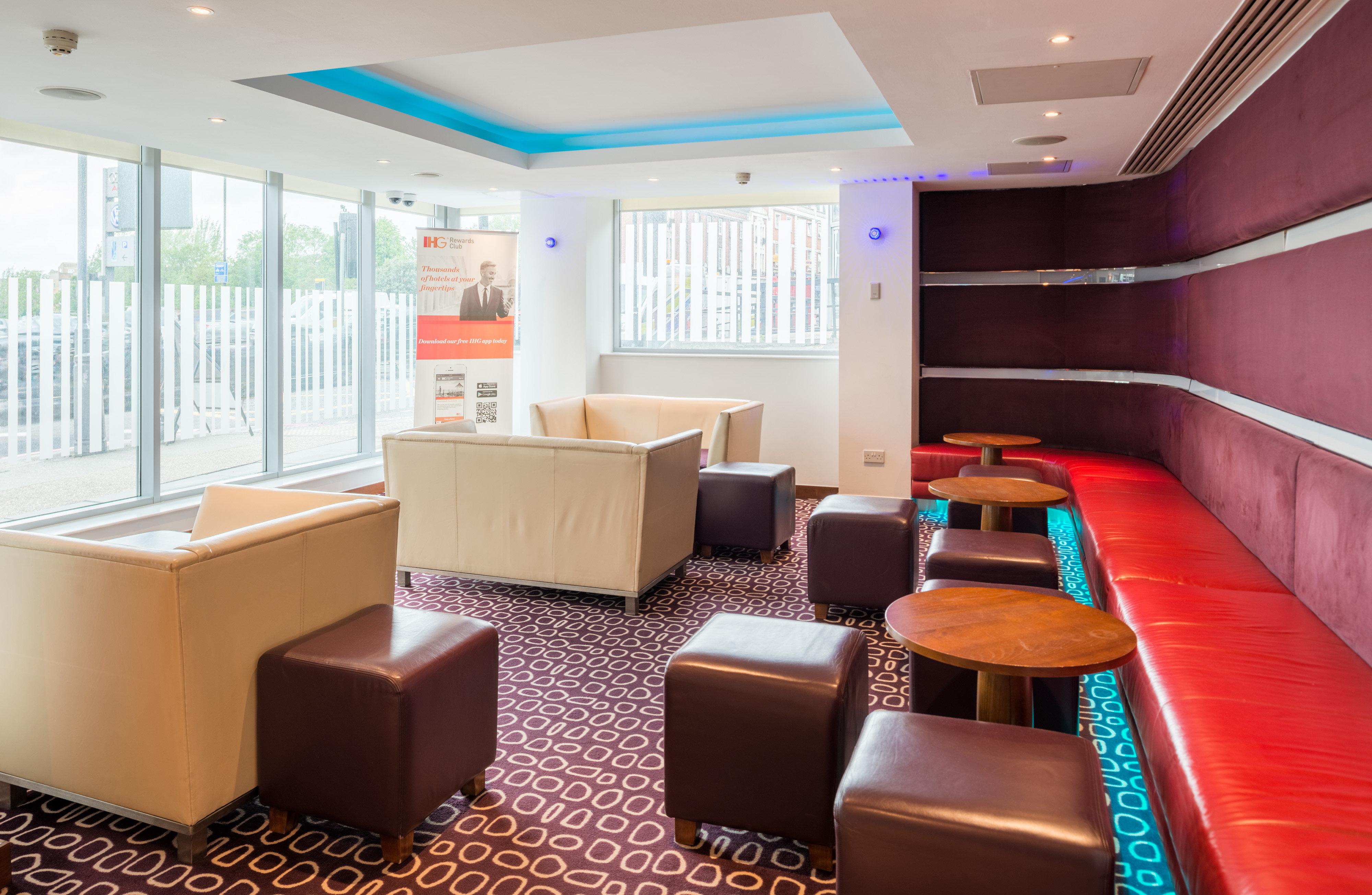 Фото Holiday Inn Express London - Swiss Cottage, an Ihg Hotel