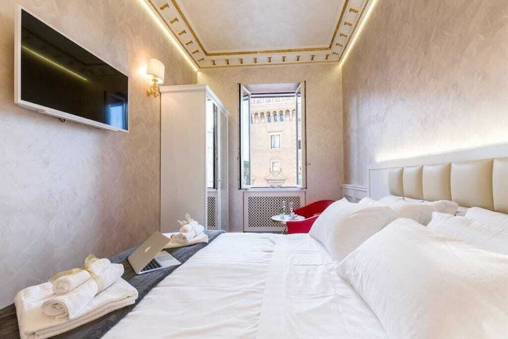Фото Rental In Rome Piazza Venezia View Luxury Apartment B