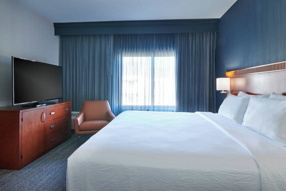 Фото Courtyard by Marriott Chicago Highland Park/Northbrook
