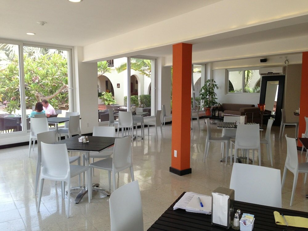Фото Talk of the Town Hotel and Beach Club