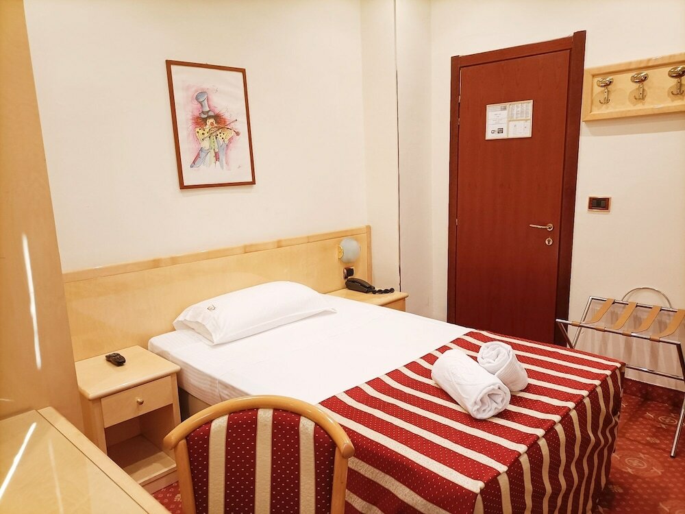 Фото Hotel Fiorella Milano