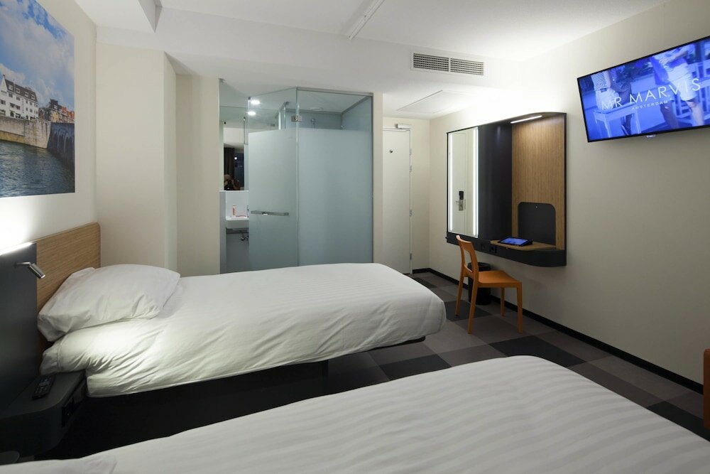Фото EasyHotel Maastricht City Centre