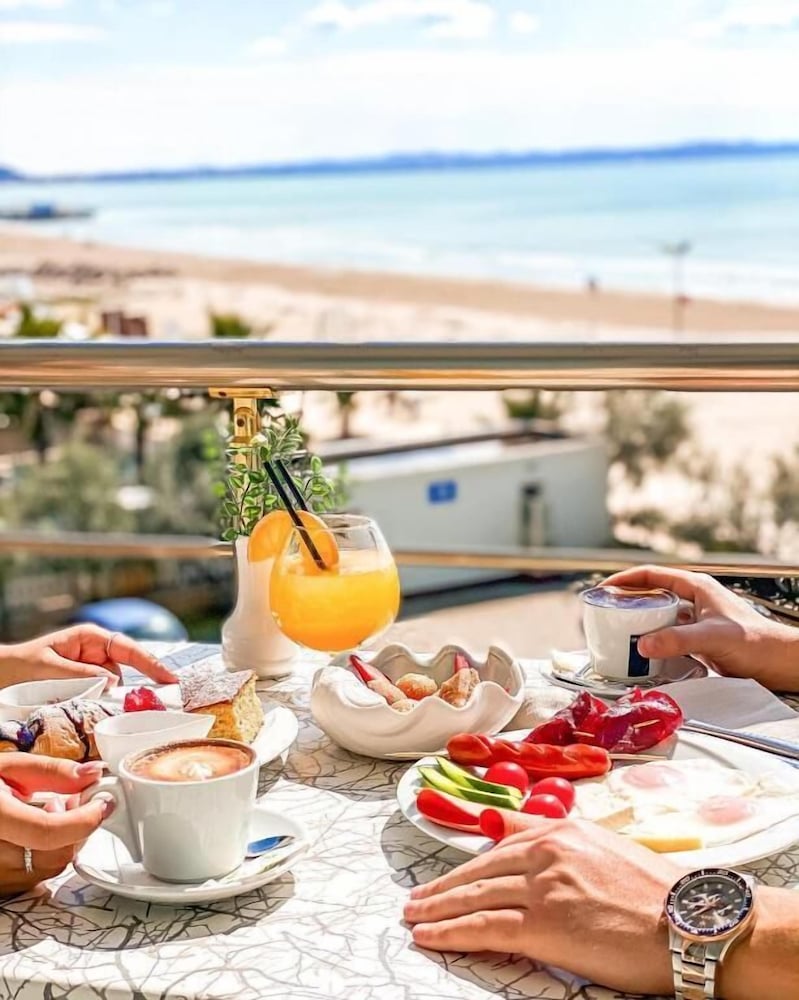 Фото Hotel Majestic