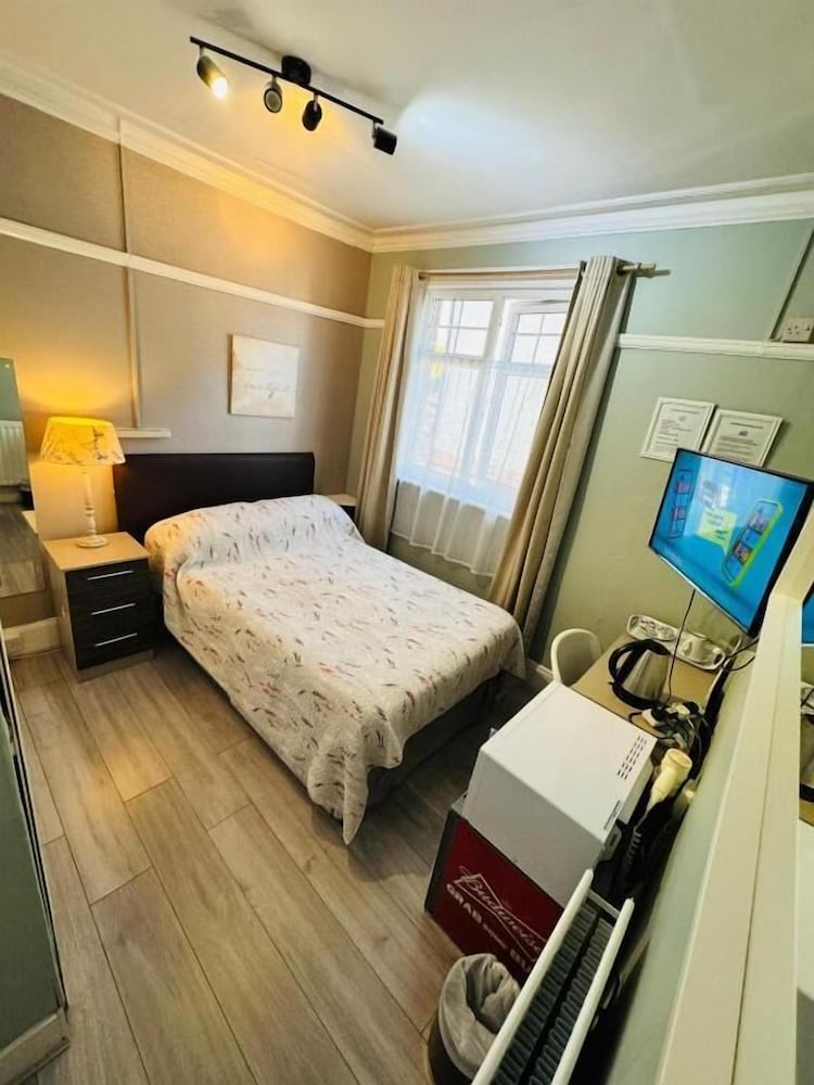 Фото Glendevon House Hotel