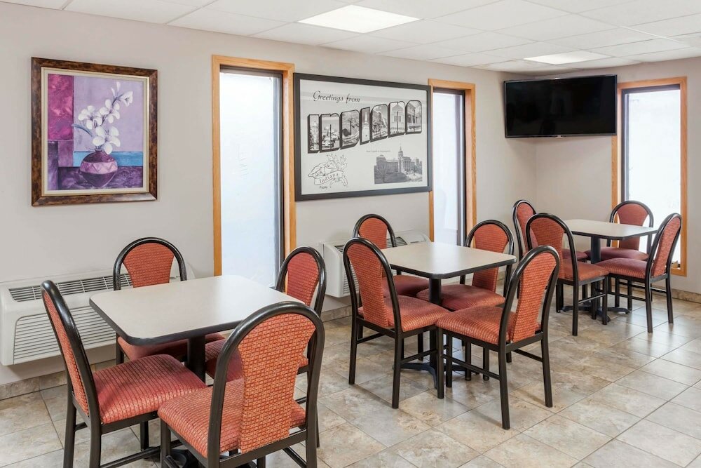 Фото Super 8 by Wyndham Michigan City