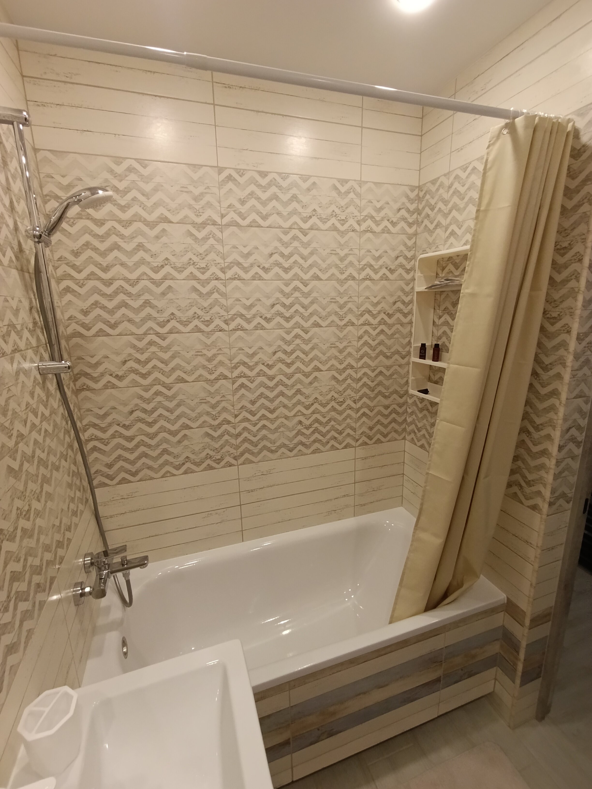 Фото Апартаменты Уютная 3-к квартира