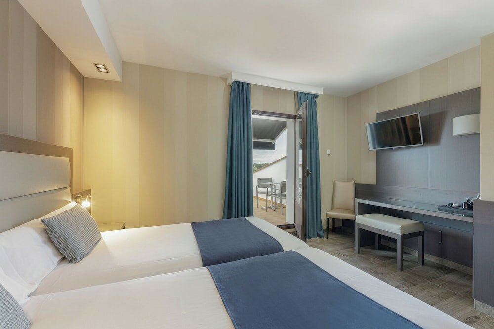 Фото Hotel Reina Cristina
