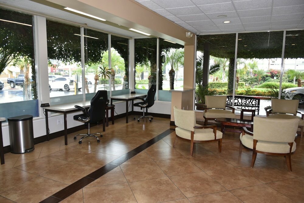 Фото Ontario Airport Inn