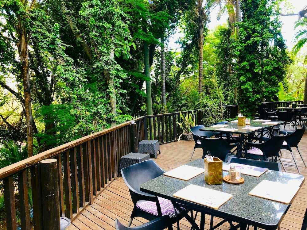 Фото Shangri-La Country Hotel