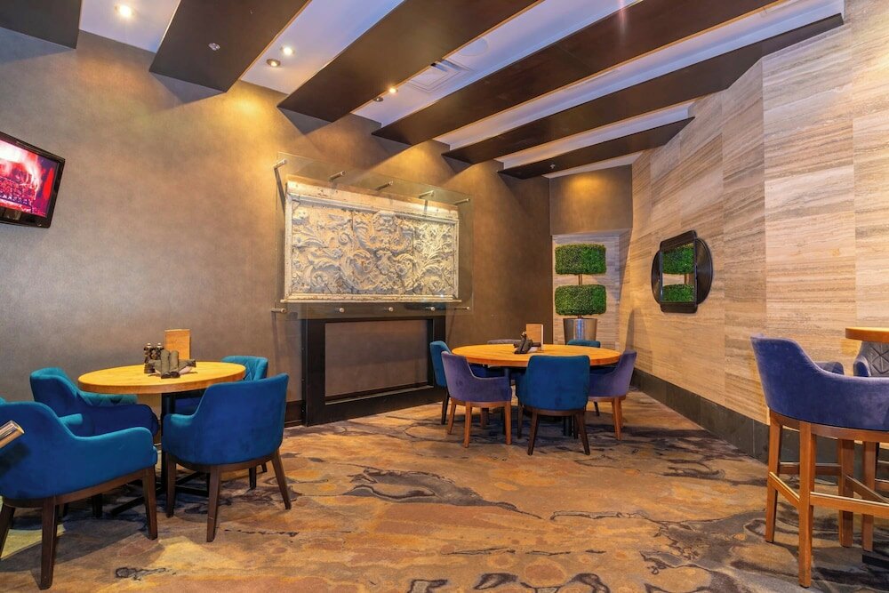 Фото Sandman Signature Vancouver Airport Hotel & Resort