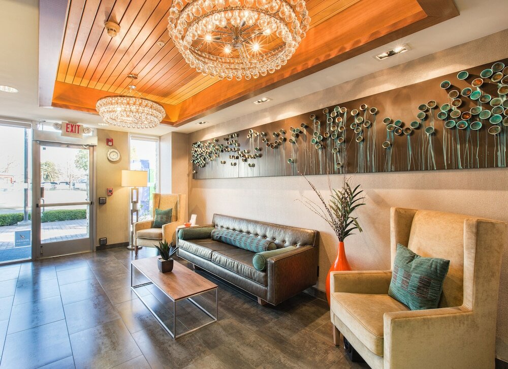 Фото Holiday Inn Express Redwood City-Central, an Ihg Hotel