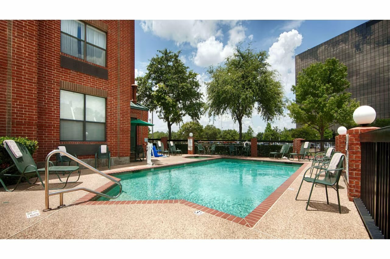 Фото SureStay Plus Hotel by Best Western Plano