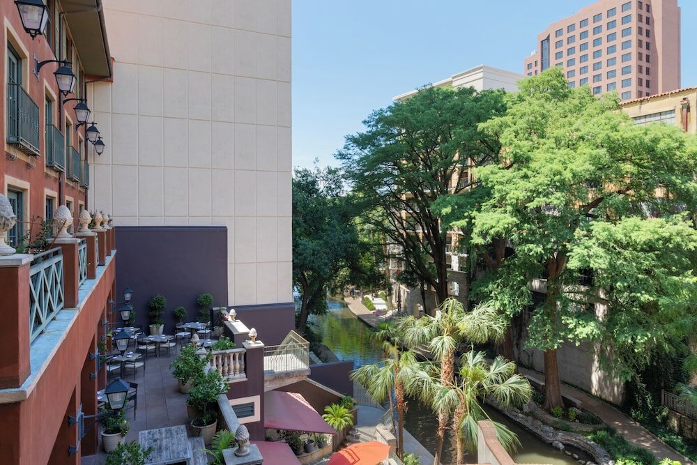 Фото Valencia Riverwalk