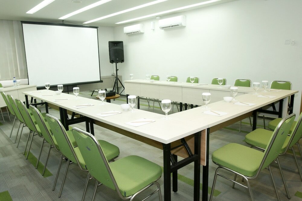 Фото MaxOneHotels at Dharmahusada - Surabaya