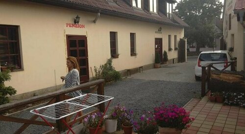 Гостиница Penzion a Restaurace Na Jízdárně в Бловице