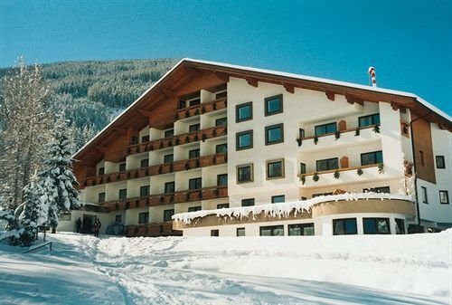 Внешний вид отеля Hotel NockResort в Баде Клайнкирххайме, фото 2