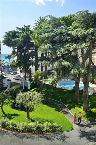Гостиница Resideal Premium Cannes в Каннах