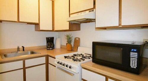 Гостиница MaKai Sunset Inn в Лахайне
