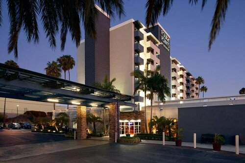 Гостиница Four Points by Sheraton Los Angeles Westside в Калвер-Сити