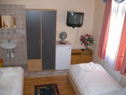 Гостиница Hotel garni Djaran в Оффенбахе