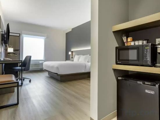 Фото Comfort Inn & Suites Newark Liberty International Airport