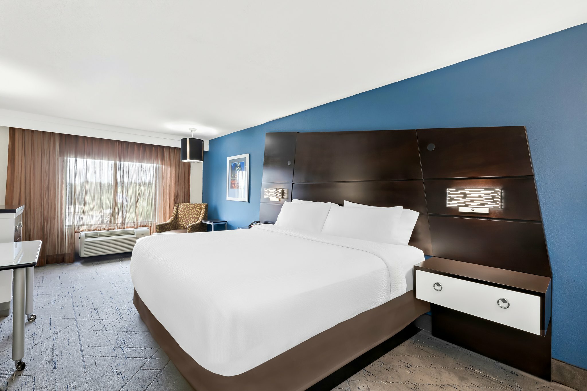 Фото Holiday Inn Express Atlanta Galleria - Ballpark Area, an Ihg Hotel