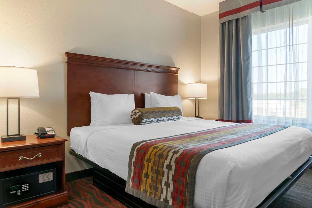 Фото Best Western Executive Inn & Suites