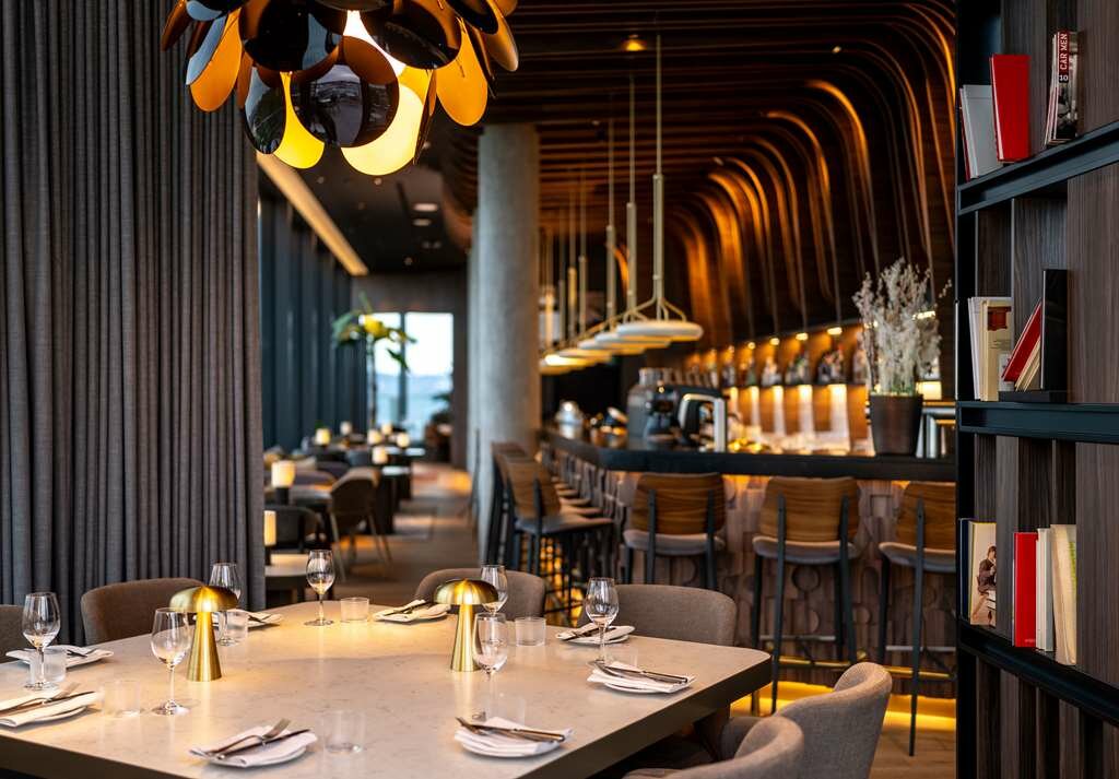 Фото Radisson Blu Hotel At Porsche Design Tower Stuttgart