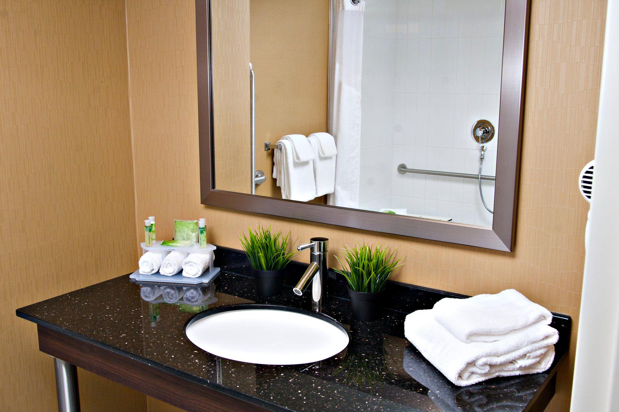 Фото Holiday Inn Express Pembroke