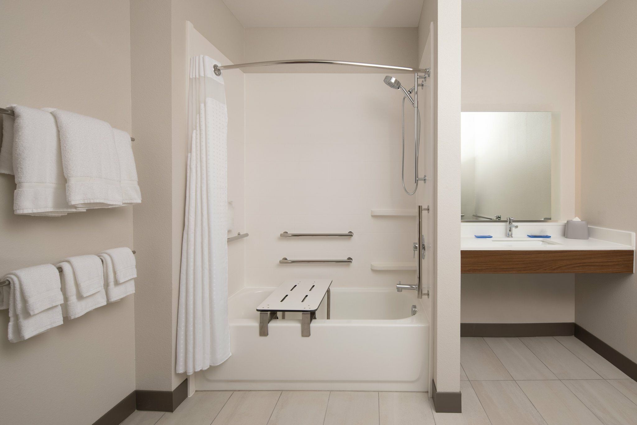 Фото Holiday Inn Express & Suites Ft Myers Beach-Sanibel Gateway, an Ihg Hotel
