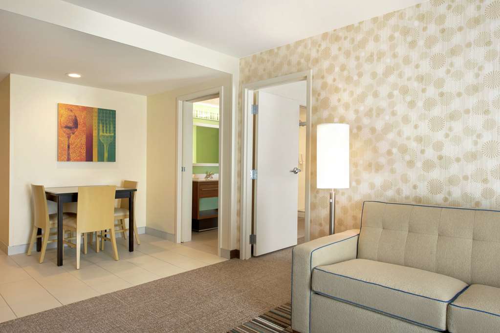 Фото Home2 Suites by Hilton Milwaukee Airport