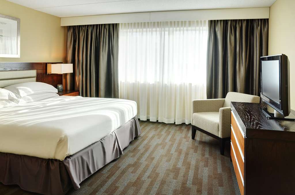 Фото Hilton Winnipeg Airport Suites