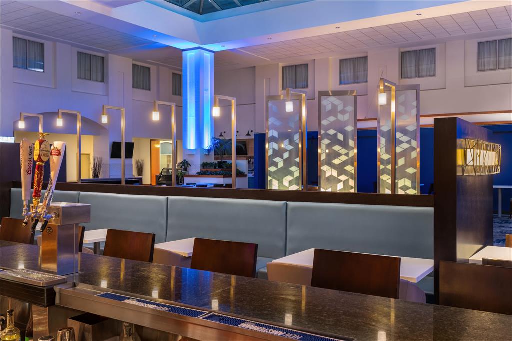 Фото Embassy Suites by Hilton Boston at Logan Airport