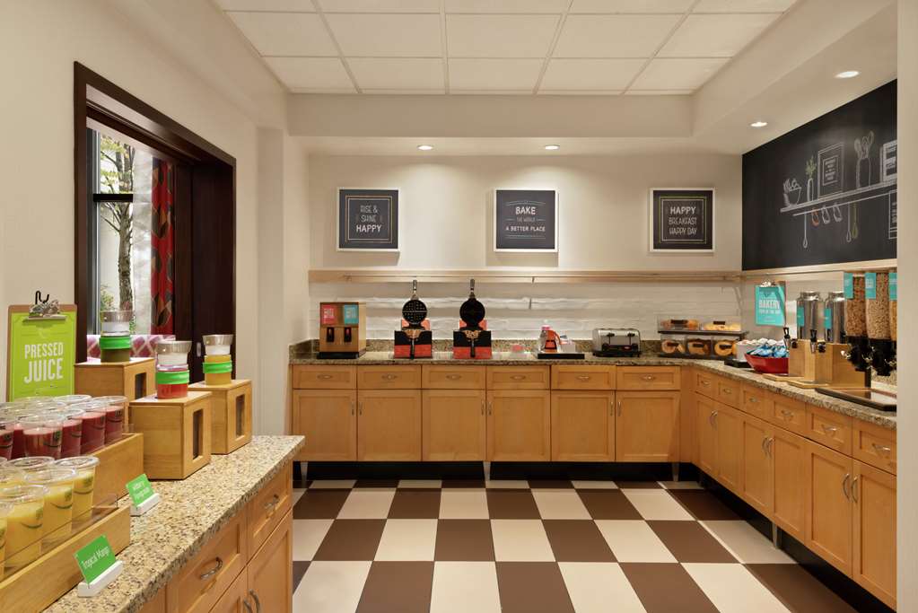 Фото Hampton Inn & Suites by Hilton Langley-Surrey