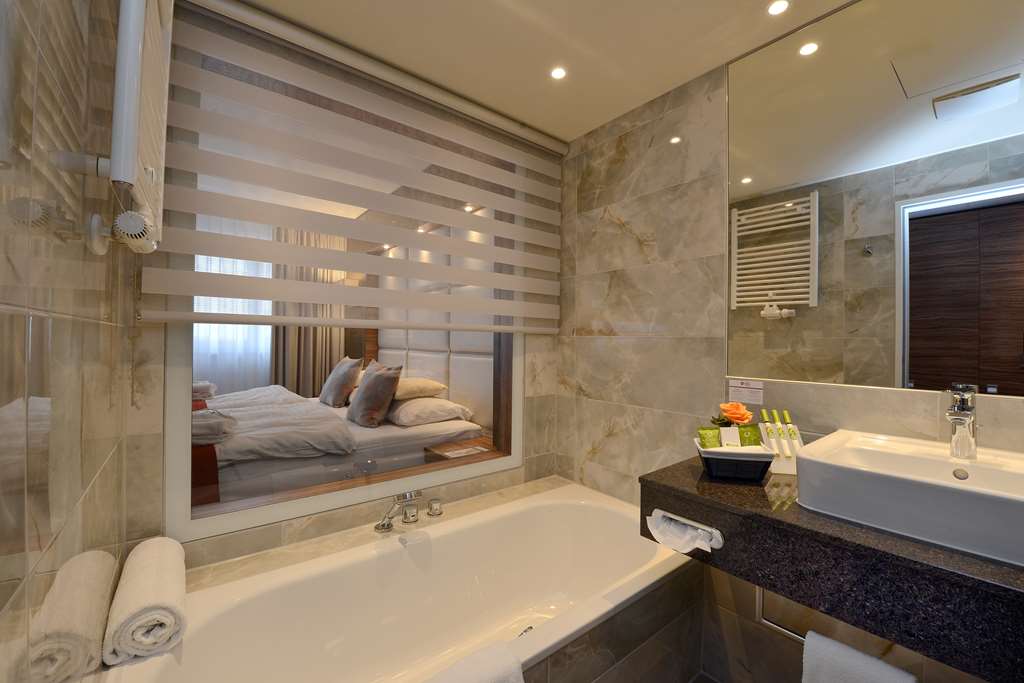 Фото Best Western Plus Delta Park Hotel