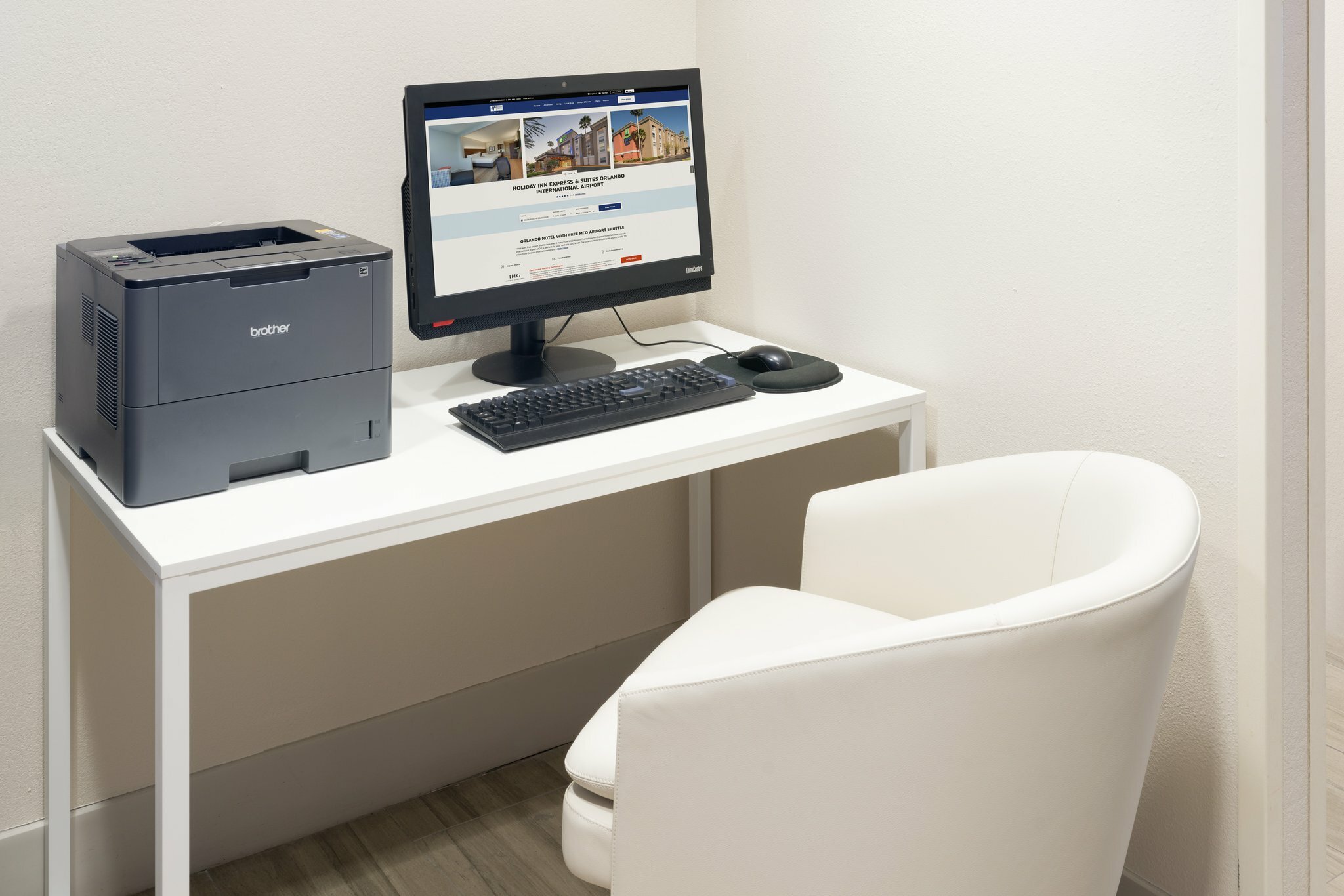 Фото Holiday Inn Express & Suites Orlando International Airport