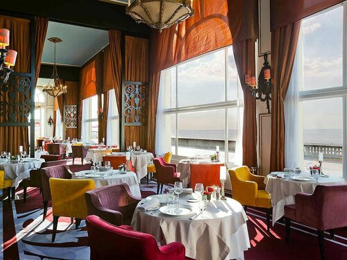 Гостиница Le Grand Hôtel de Cabourg - Mgallery Collection в Кабуре
