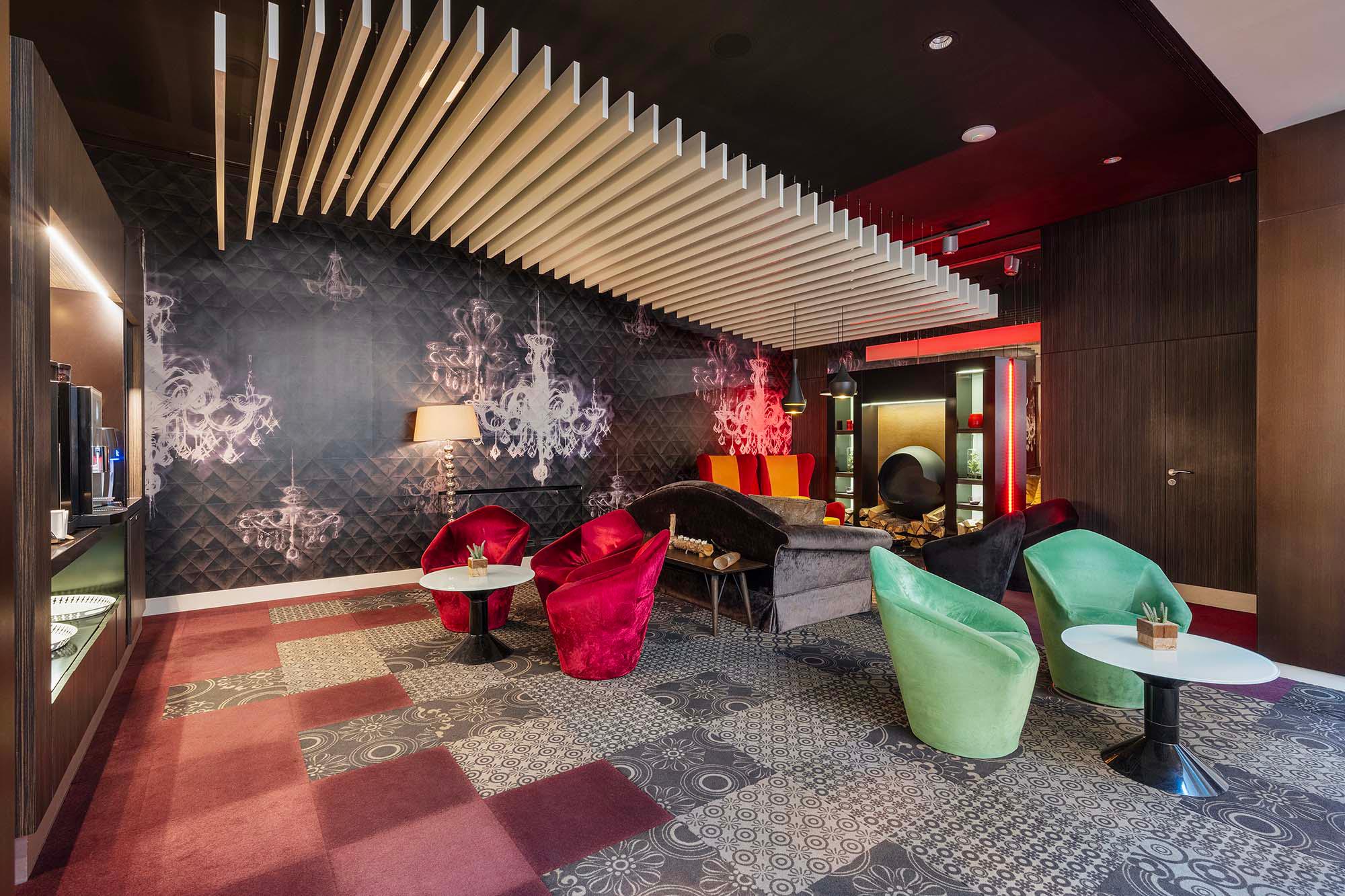 Фото Ikonik Parlament