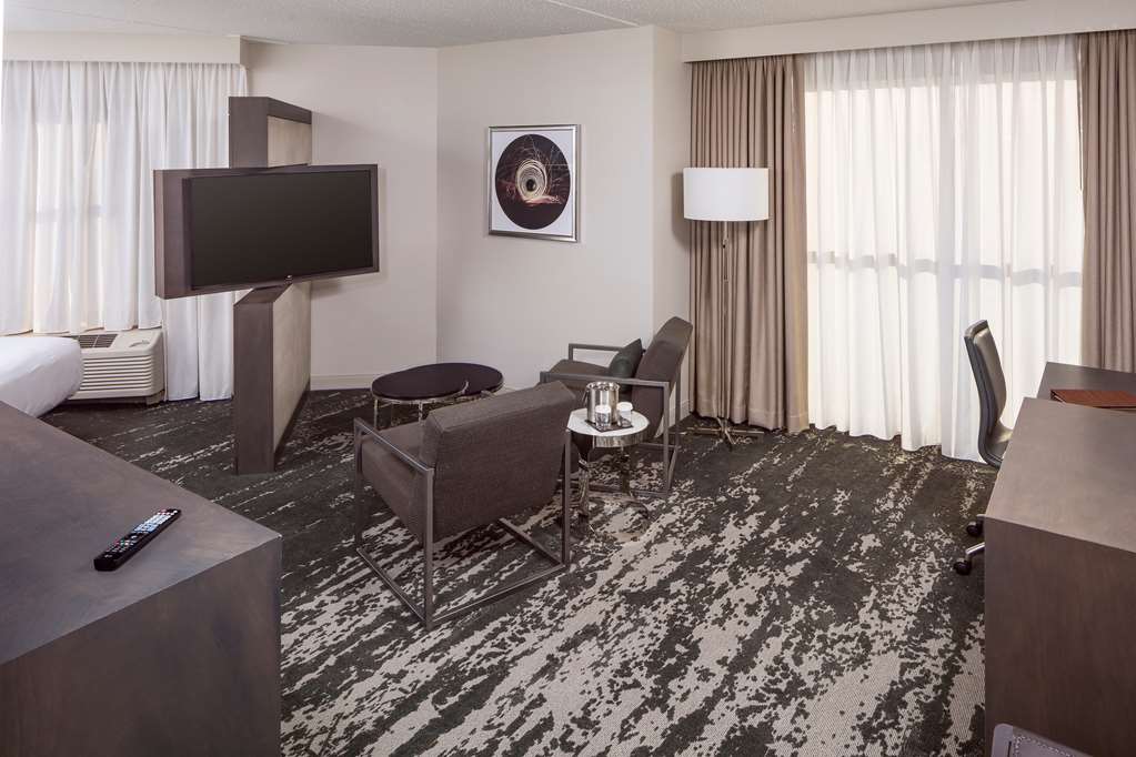 Фото Doubletree by Hilton Boston Logan Airport Chelsea