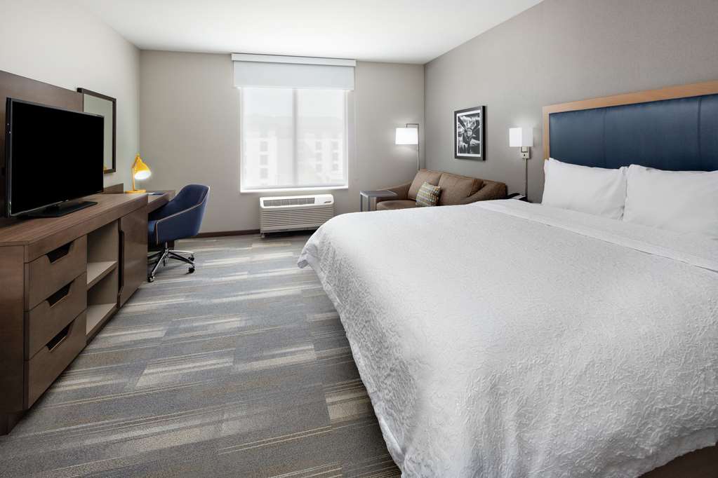 Фото Hampton Inn & Suites San Diego Airport Liberty Station