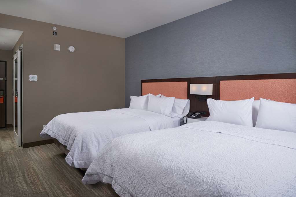 Фото Hampton Inn by Hilton Burley